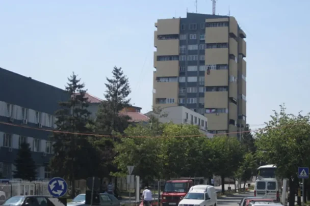 Shpërthim në një veturë në Gjilan, një person pëson lëndime të rënda