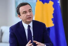 Kurti: Radoiçiq vazhdon të strehohet nga presidenti i Serbisë, duhet të gjykohet në Kosovë