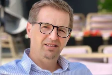 Ata mund të shkruajnë një vendim, Unë do të tregoj historinë që ata nuk mund ta ndryshojnë