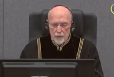 Fjala hyrëse e gjykatësit Smith: Çështja s’ka të bëjë me legjitimitetin e UÇK për Kosovën e pavarur, por me veprimet e të akuzuarve