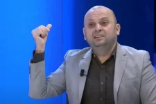 Bllokuesi ka emër: Albin Kurti