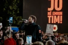 Haziri: Kryeministri të mos e çojë vendin në zgjedhje pa e votuar ligjin për Dhomat e Specializuara