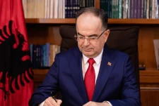 Begaj reagon për protestat: Dhuna nuk është zgjidhje, bëj thirrje për dialog dhe qetësi