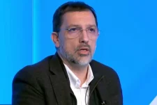 Zjarri i Tiranës dhe durimi i Prishtinës