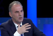 “Gjuha është shfrenuar, parlamenti është joserioz”, Fatmir Limaj: Krejt kjo klimë është shpërndarë nëpër shpija