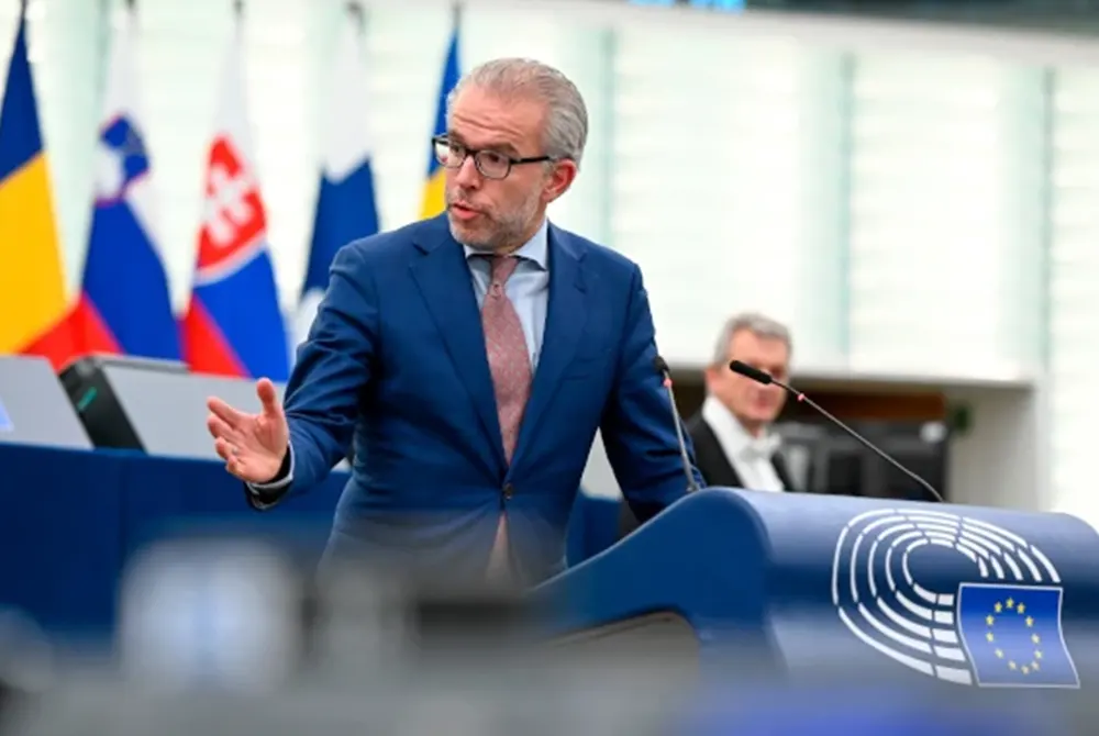 Reuten ia kujton von der Leyenit tolerimin ndaj Vuçiqit  thotë se PE ja i mbështeti ata që kërkuan drejtësi e ndryshim